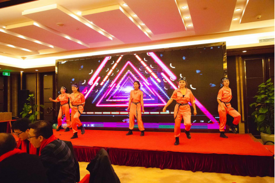 硅動力舉辦“開放創新,高質量發展”2019年年會(圖2) 硅動力舉辦“開放創新,高質量發展”2019年年會(圖2)